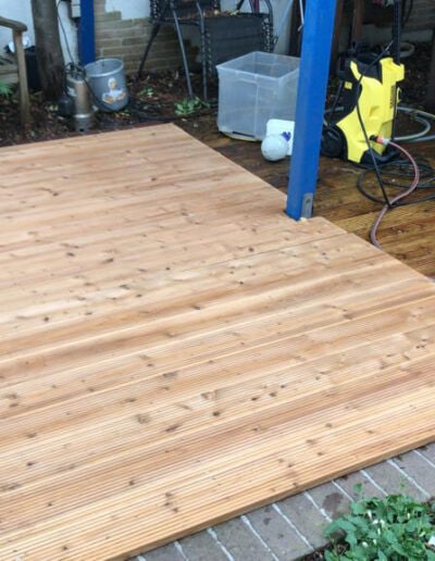 neues Holz auf einer Terrasse